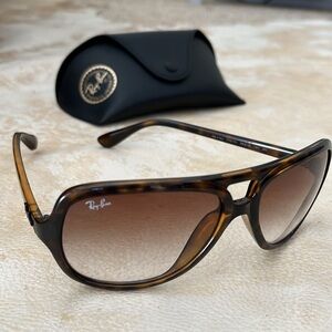 CLASSY WOMEN'S RAY-BAN LIFESTYLE SUNGLASSES